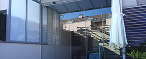 Cortina de vidrio para exterior plegable